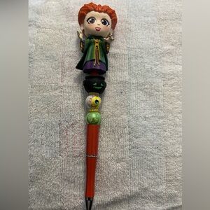 Winfred Sanderson Character Themed Pen with Red and Green Accents beads ! NWT